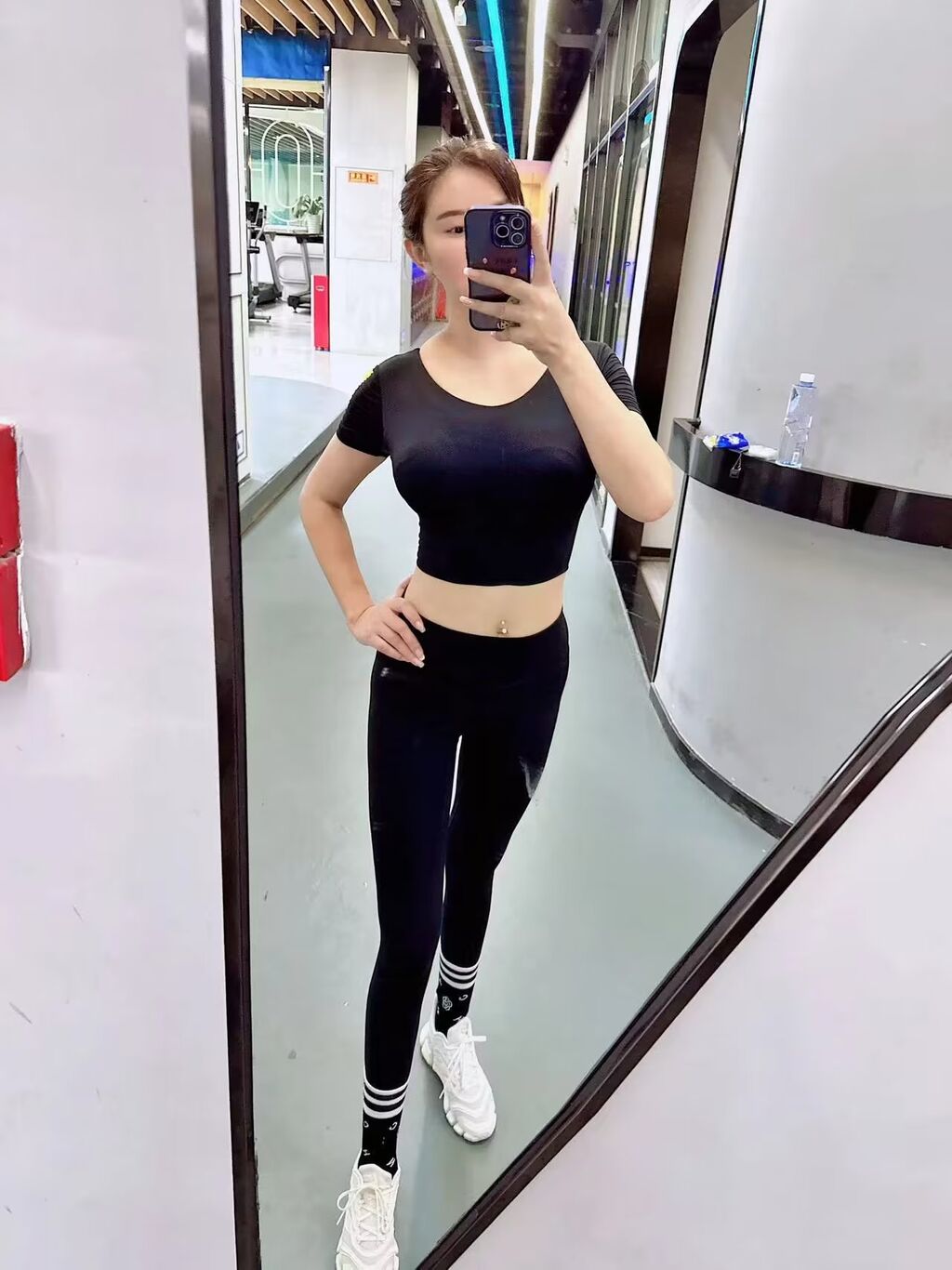 洛杉矶楼凤，验证个身材不错的御姐！